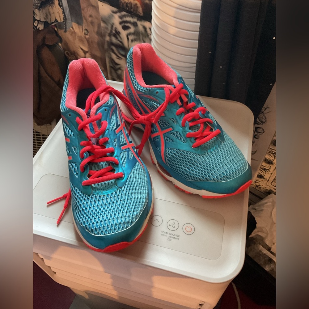 Asics sneakers metallic blue, orange, and red Fluid Ride